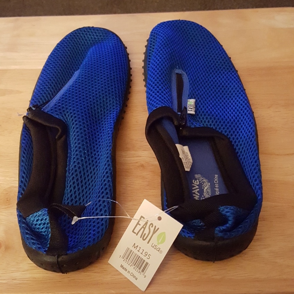 NWT men's water shoes